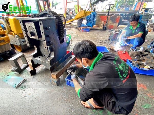 Kỹ thuật Siêu Việt sửa máy cắt sắt Nhật Bản
